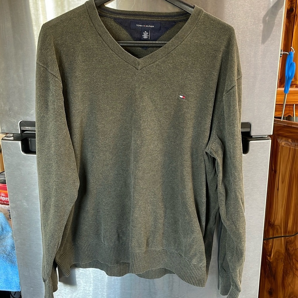 Men’s Tommy Hilfiger Sweater Men’s size XL , V-Neck army green 100% cotton‎